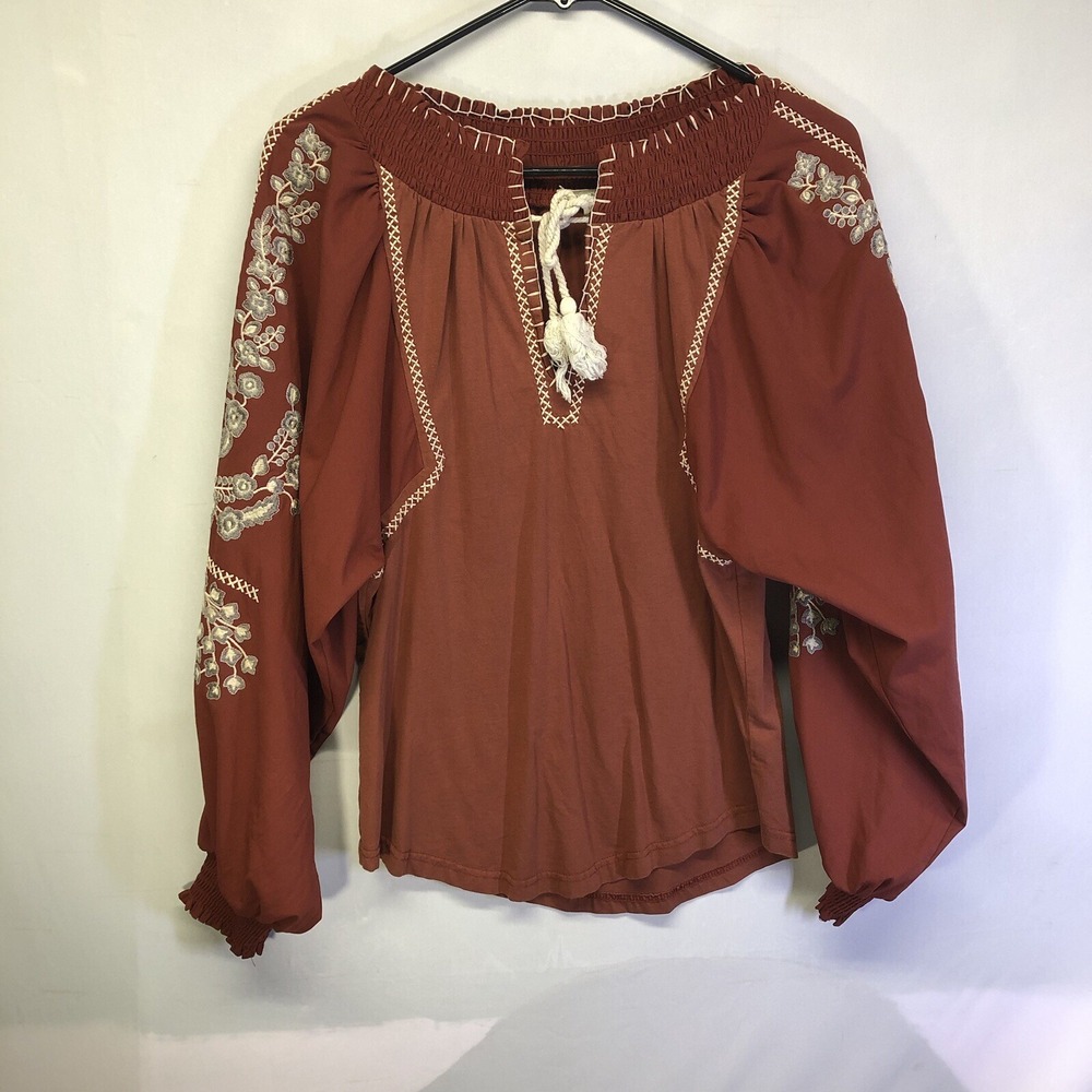 Gimmicks Embroidered Sleeve Top  size Small Boho Style Country